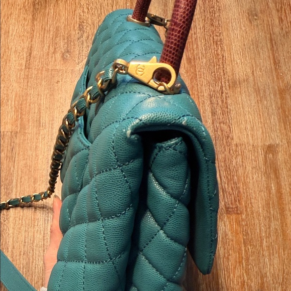 Chic Green Quilted Handbag - Picture 7 of 12